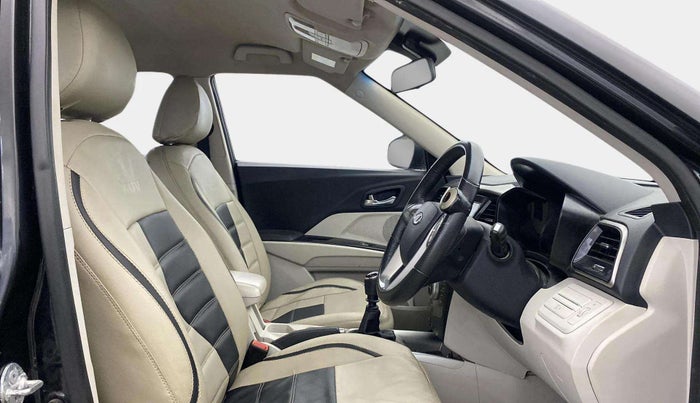 2022 Mahindra XUV300 W8 1.2 PETROL, Petrol, Manual, 24,971 km, Right Side Front Door Cabin