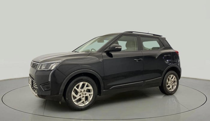 2022 Mahindra XUV300 W8 1.2 PETROL, Petrol, Manual, 24,971 km, Left Front Diagonal