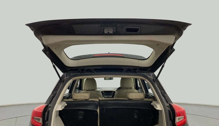 2022 Mahindra XUV300 W8 1.2 PETROL, Petrol, Manual, 24,971 km, Boot Door Open