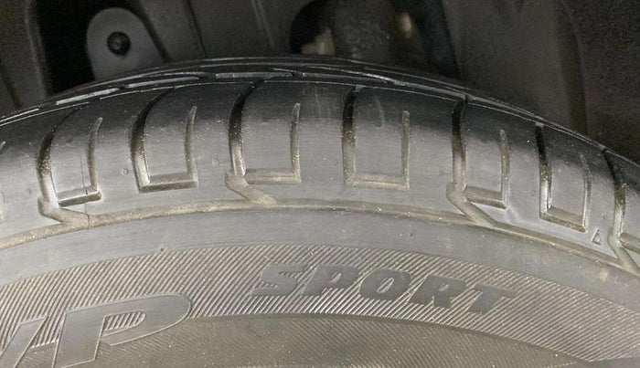 2022 Mahindra XUV300 W8 1.2 PETROL, Petrol, Manual, 24,971 km, Right Rear Tyre Tread