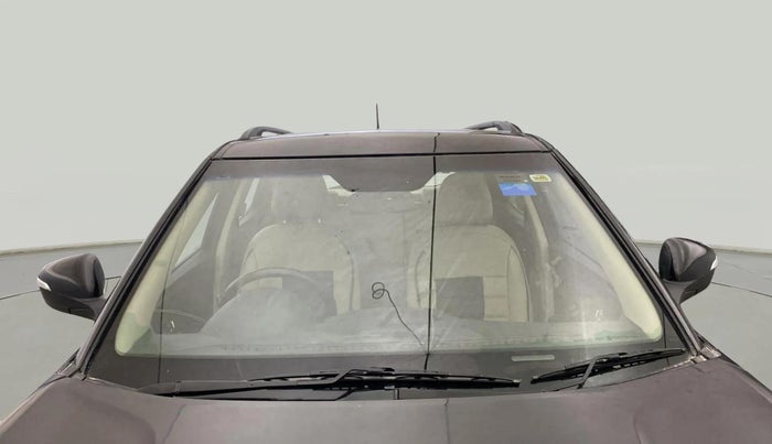2022 Mahindra XUV300 W8 1.2 PETROL, Petrol, Manual, 24,971 km, Front Windshield
