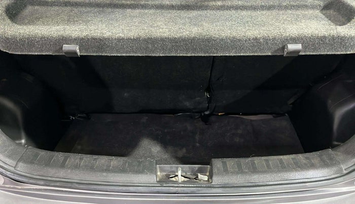2015 Maruti Swift VXI, Petrol, Manual, 60,571 km, Boot Inside