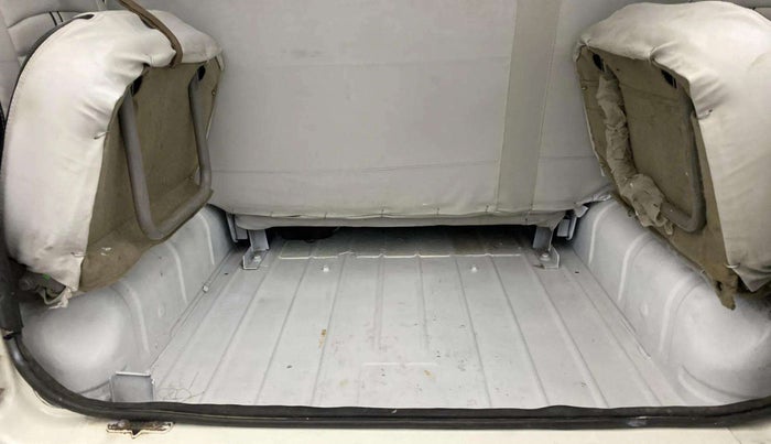 2022 Mahindra Bolero B6 (O), Diesel, Manual, 36,456 km, Boot Inside