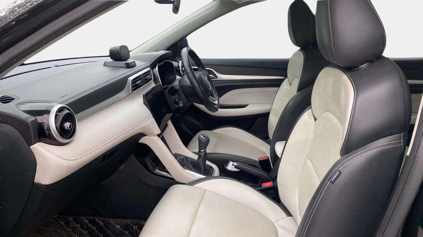 2022 MG ASTOR SHARP 1.5 MT, Petrol, Manual, 52,905 km, Right Side Front Door Cabin