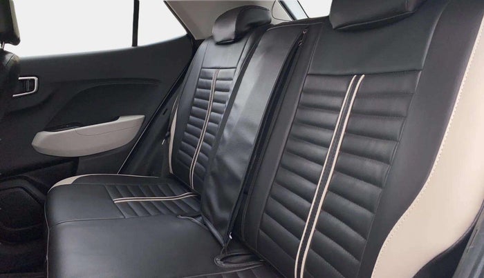 2022 Hyundai VENUE SX 1.2 PETROL, Petrol, Manual, 24,865 km, Right Side Rear Door Cabin