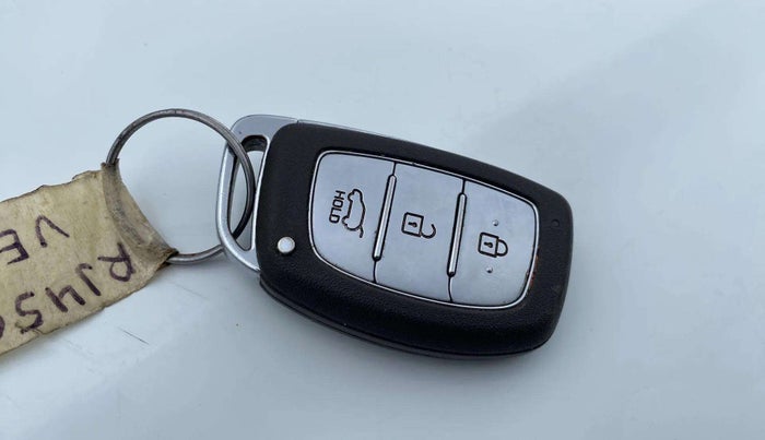 2022 Hyundai VENUE SX 1.2 PETROL, Petrol, Manual, 24,865 km, Key Close Up