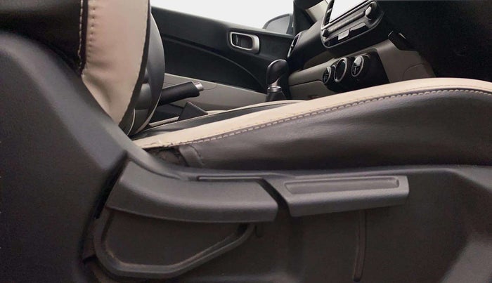 2022 Hyundai VENUE SX 1.2 PETROL, Petrol, Manual, 24,865 km, Driver Side Adjustment Panel