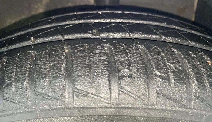 2014 Hyundai Grand i10 SPORTZ 1.1 CRDI, Diesel, Manual, 74,660 km, Right Front Tyre Tread