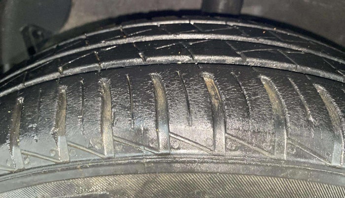 2014 Hyundai Grand i10 SPORTZ 1.1 CRDI, Diesel, Manual, 74,660 km, Left Front Tyre Tread