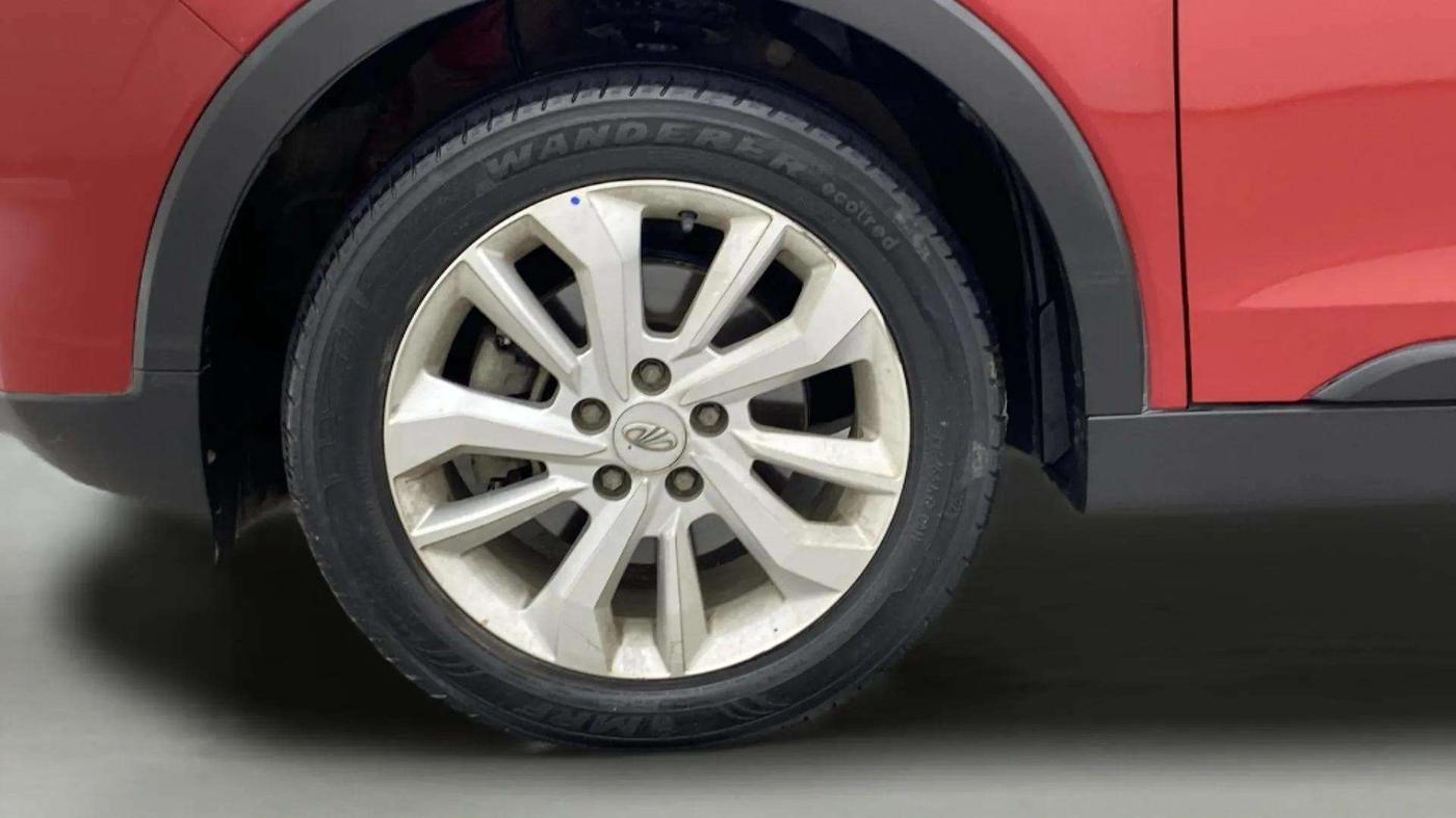 2020 Mahindra XUV300 W8 1.2 PETROL, Petrol, Manual, 36,635 km, Left Front Wheel