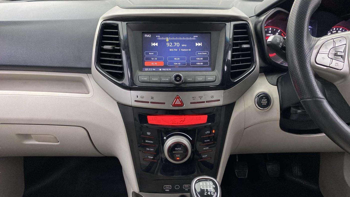 2020 Mahindra XUV300 W8 1.2 PETROL, Petrol, Manual, 36,635 km, Air Conditioner