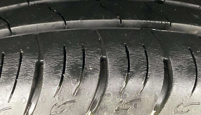 2020 Mahindra XUV300 W8 1.2 PETROL, Petrol, Manual, 36,605 km, Right Rear Tyre Tread
