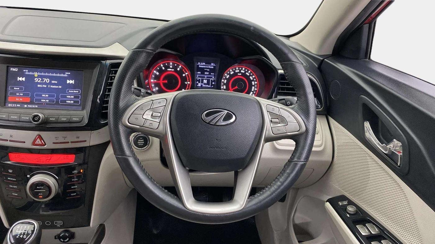 2020 Mahindra XUV300 W8 1.2 PETROL, Petrol, Manual, 36,635 km, Steering Wheel Close Up