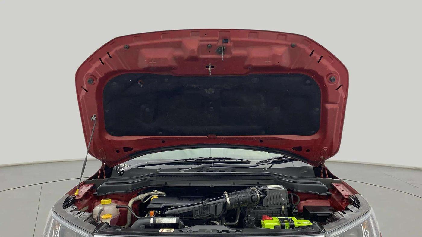 2020 Mahindra XUV300 W8 1.2 PETROL, Petrol, Manual, 36,635 km, Open Bonet