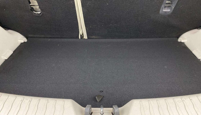 2020 Mahindra XUV300 W8 1.2 PETROL, Petrol, Manual, 36,605 km, Boot Inside