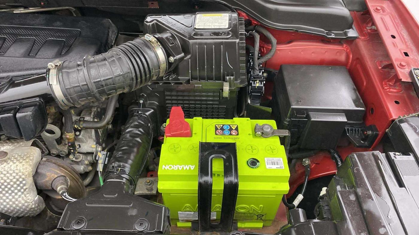 2020 Mahindra XUV300 W8 1.2 PETROL, Petrol, Manual, 36,635 km, Engine View - Left