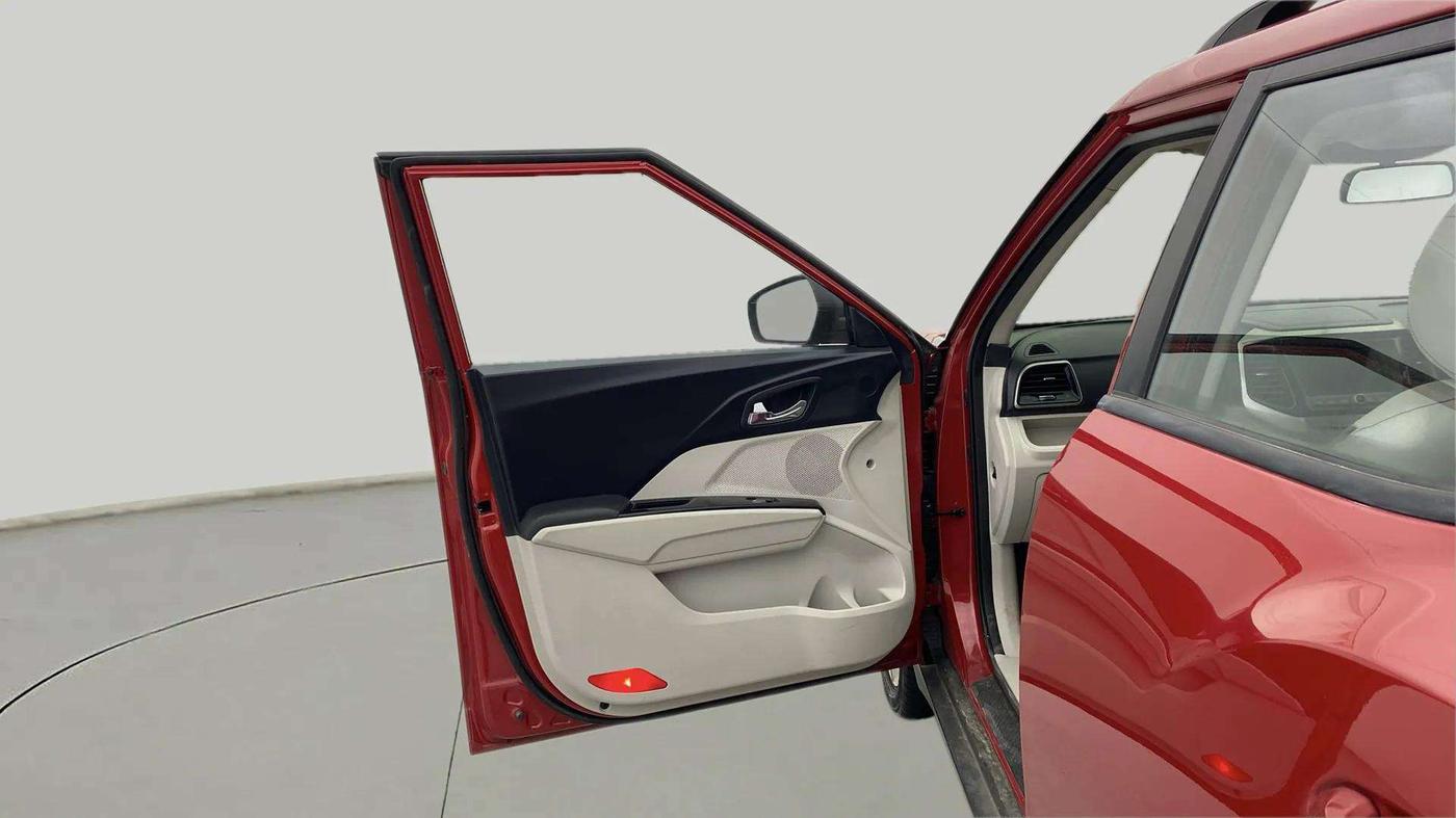 2020 Mahindra XUV300 W8 1.2 PETROL, Petrol, Manual, 36,635 km, LHS Front Door