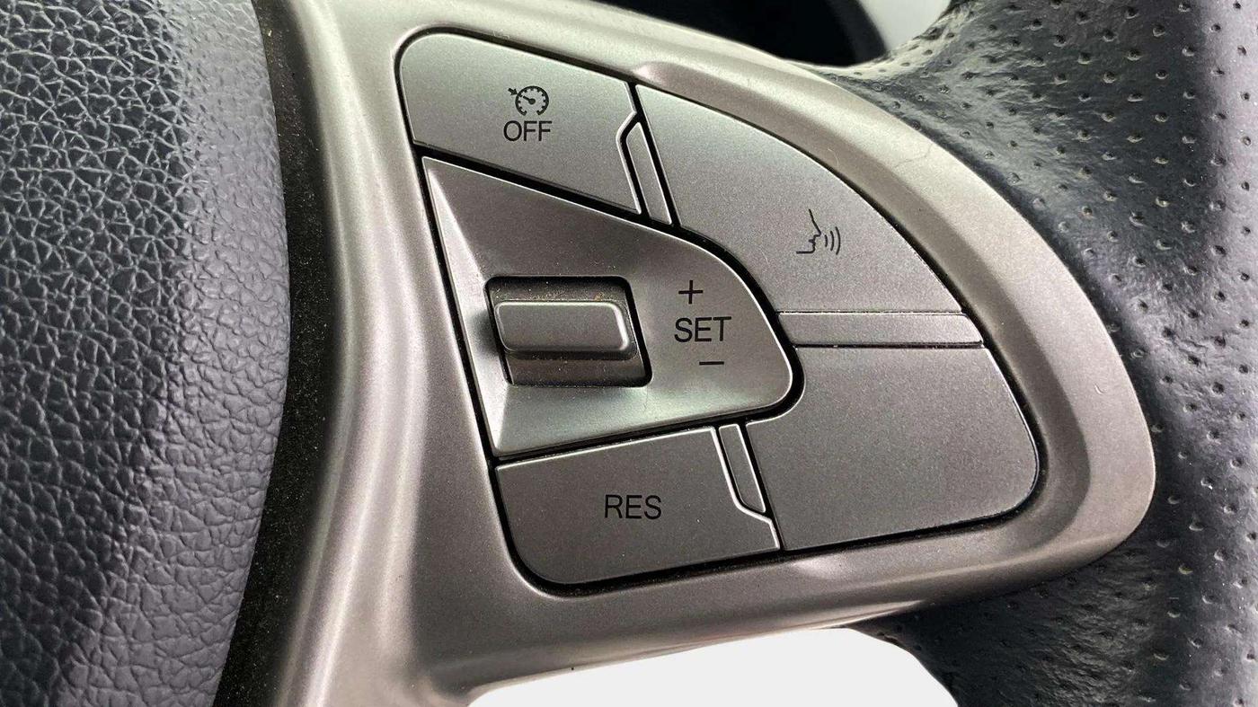 2020 Mahindra XUV300 W8 1.2 PETROL, Petrol, Manual, 36,635 km, Adaptive Cruise Control