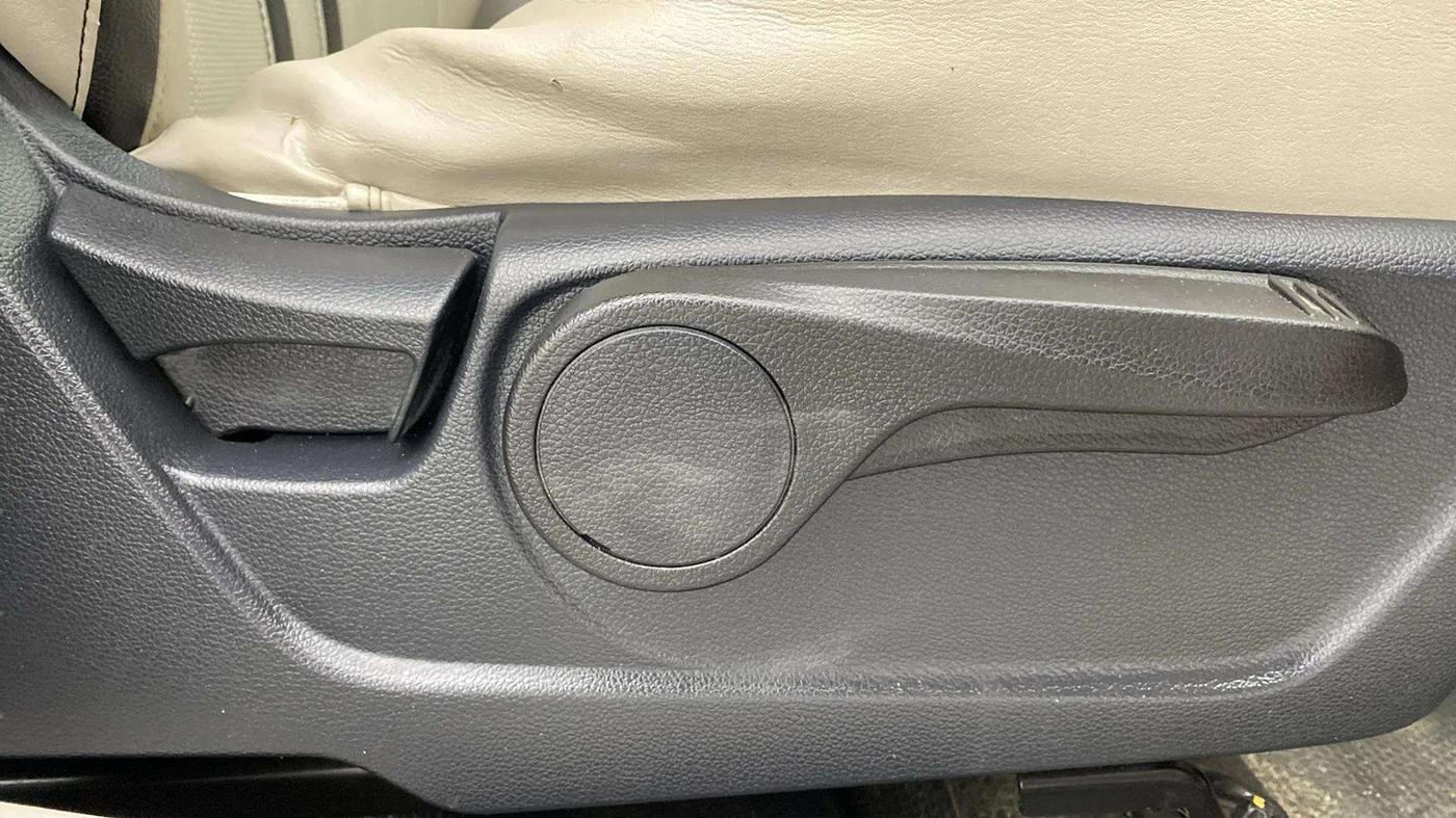 2020 Mahindra XUV300 W8 1.2 PETROL, Petrol, Manual, 36,635 km, Driver Side Adjustment Panel
