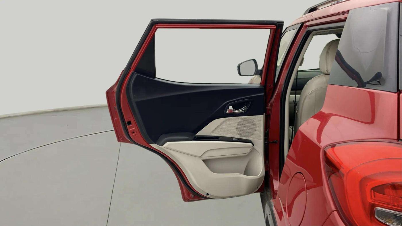 2020 Mahindra XUV300 W8 1.2 PETROL, Petrol, Manual, 36,635 km, LHS Rear Door