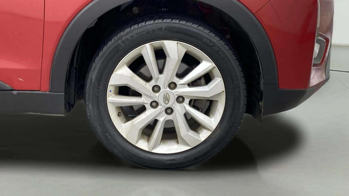 2020 Mahindra XUV300 W8 1.2 PETROL, Petrol, Manual, 36,635 km, Right Front Wheel