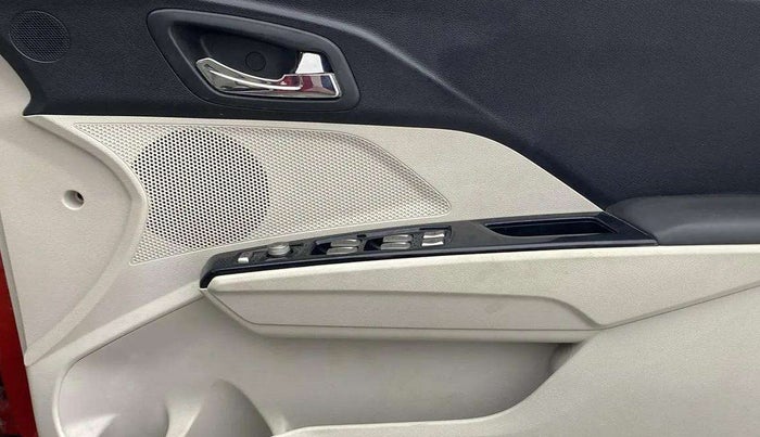 2020 Mahindra XUV300 W8 1.2 PETROL, Petrol, Manual, 36,605 km, Driver Side Door Panels Control