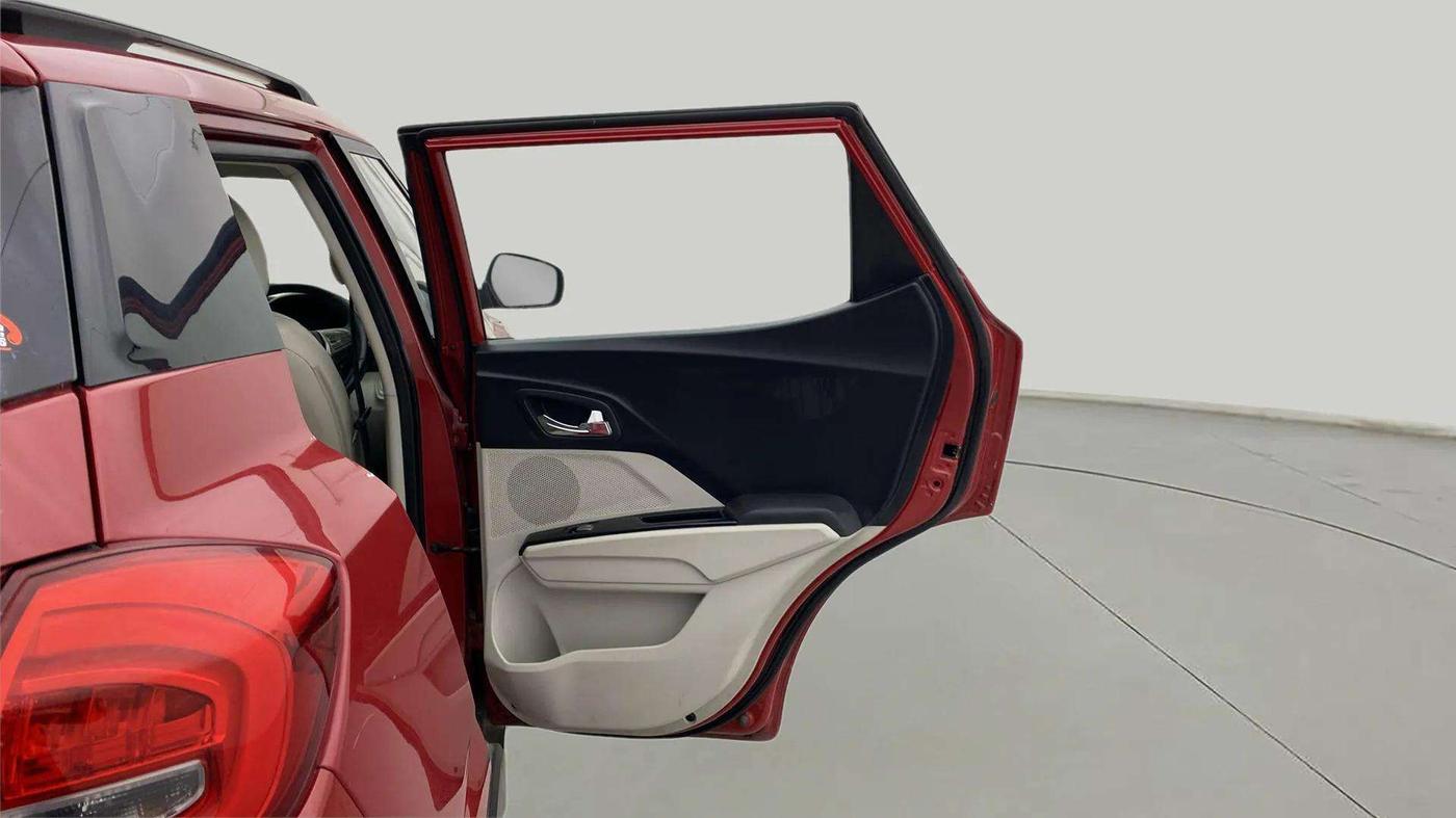 2020 Mahindra XUV300 W8 1.2 PETROL, Petrol, Manual, 36,635 km, RHS Rear Door
