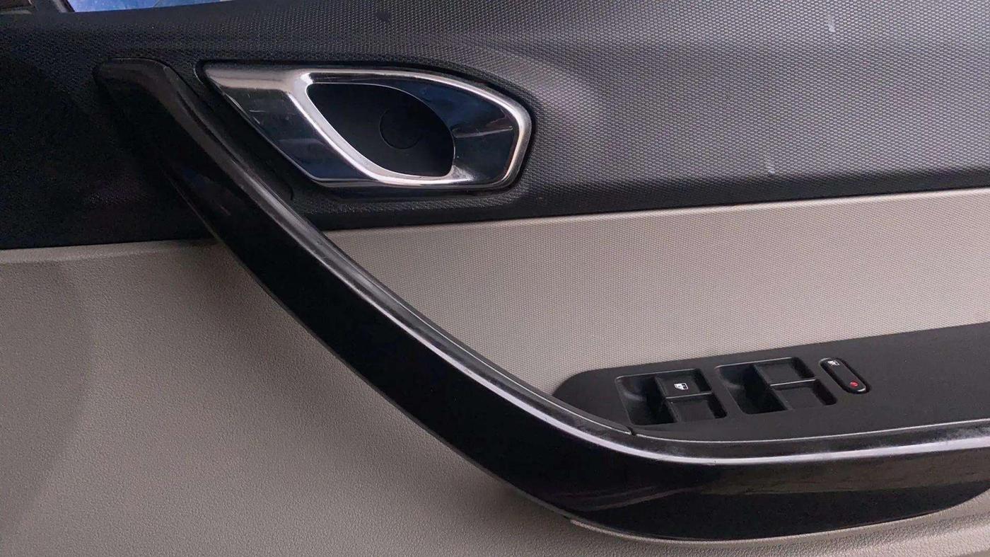 2019 Tata Tiago XZ PLUS PETROL, Petrol, Manual, 41,327 km, Driver Side Door Panels Control
