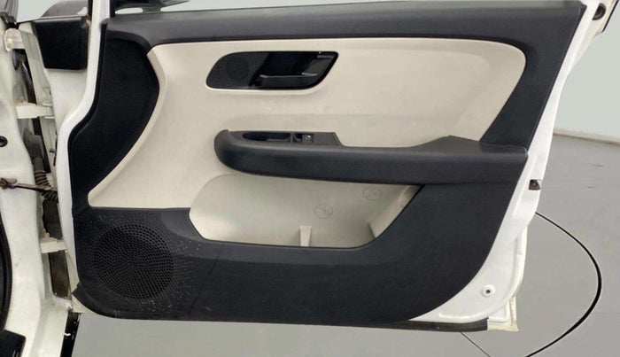 2021 Tata ALTROZ XE PLUS DIESEL, Diesel, Manual, 86,924 km, Driver Side Door Panels Control