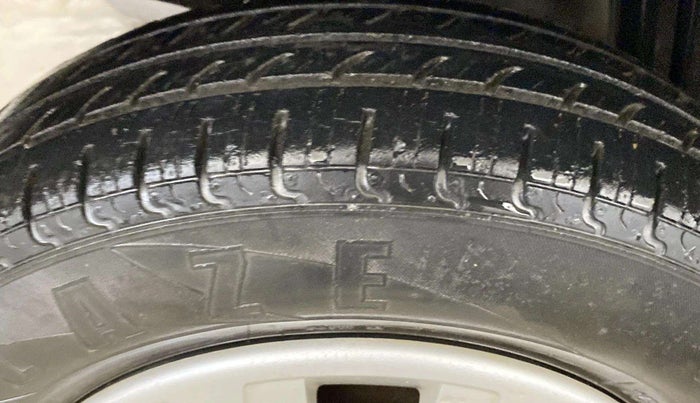 2016 Renault Kwid RXT 0.8, Petrol, Manual, 31,807 km, Left Front Tyre Tread