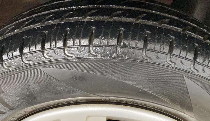 2016 Renault Kwid RXT 0.8, Petrol, Manual, 31,807 km, Right Front Tyre Tread