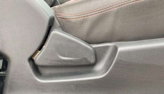 2017 Datsun Redi Go T(O) 1.0, Petrol, Manual, 61,907 km, Driver Side Adjustment Panel