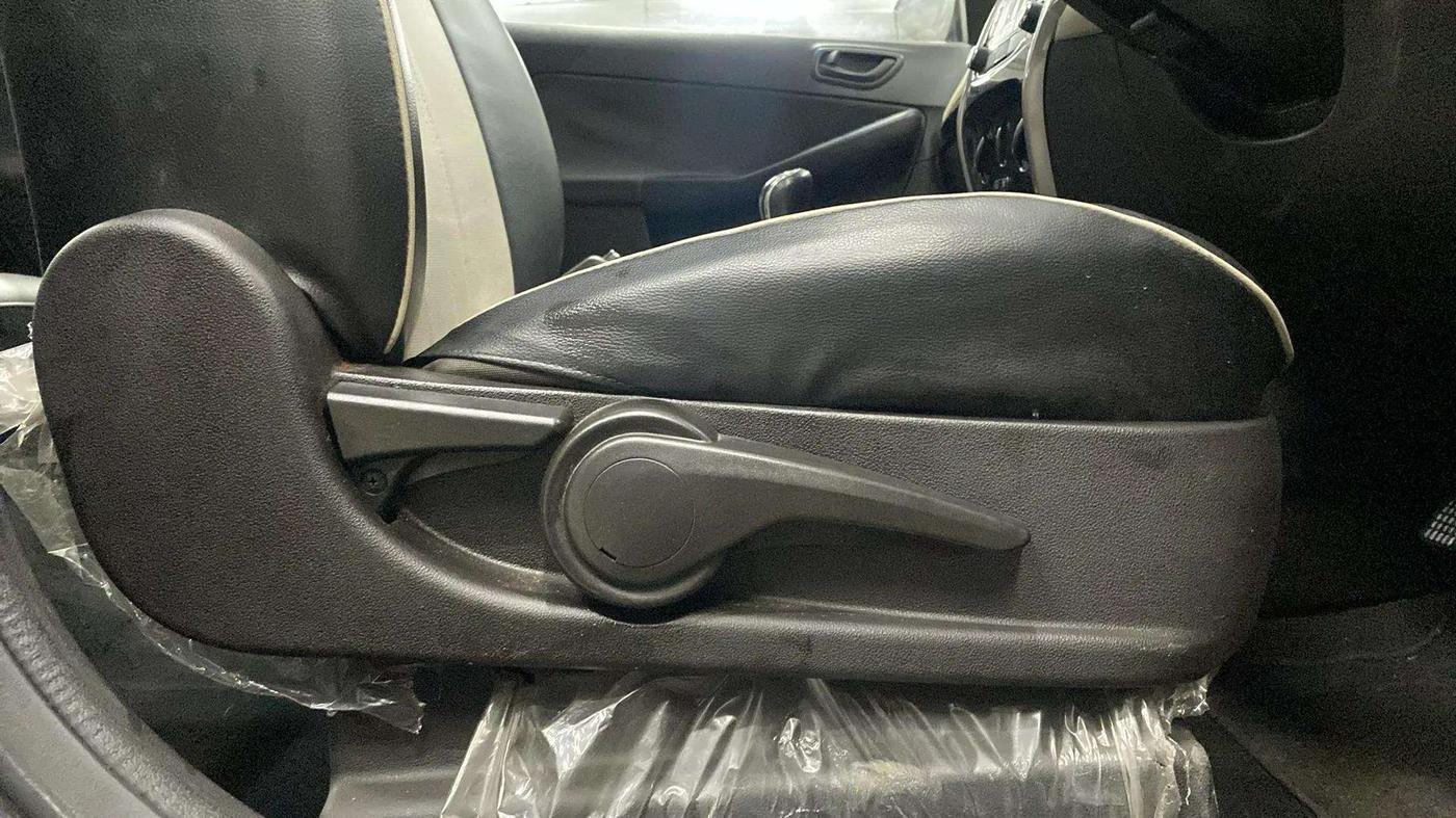 2015 Tata Zest XMS PETROL, Petrol, Manual, 8,901 km, Driver Side Adjustment Panel