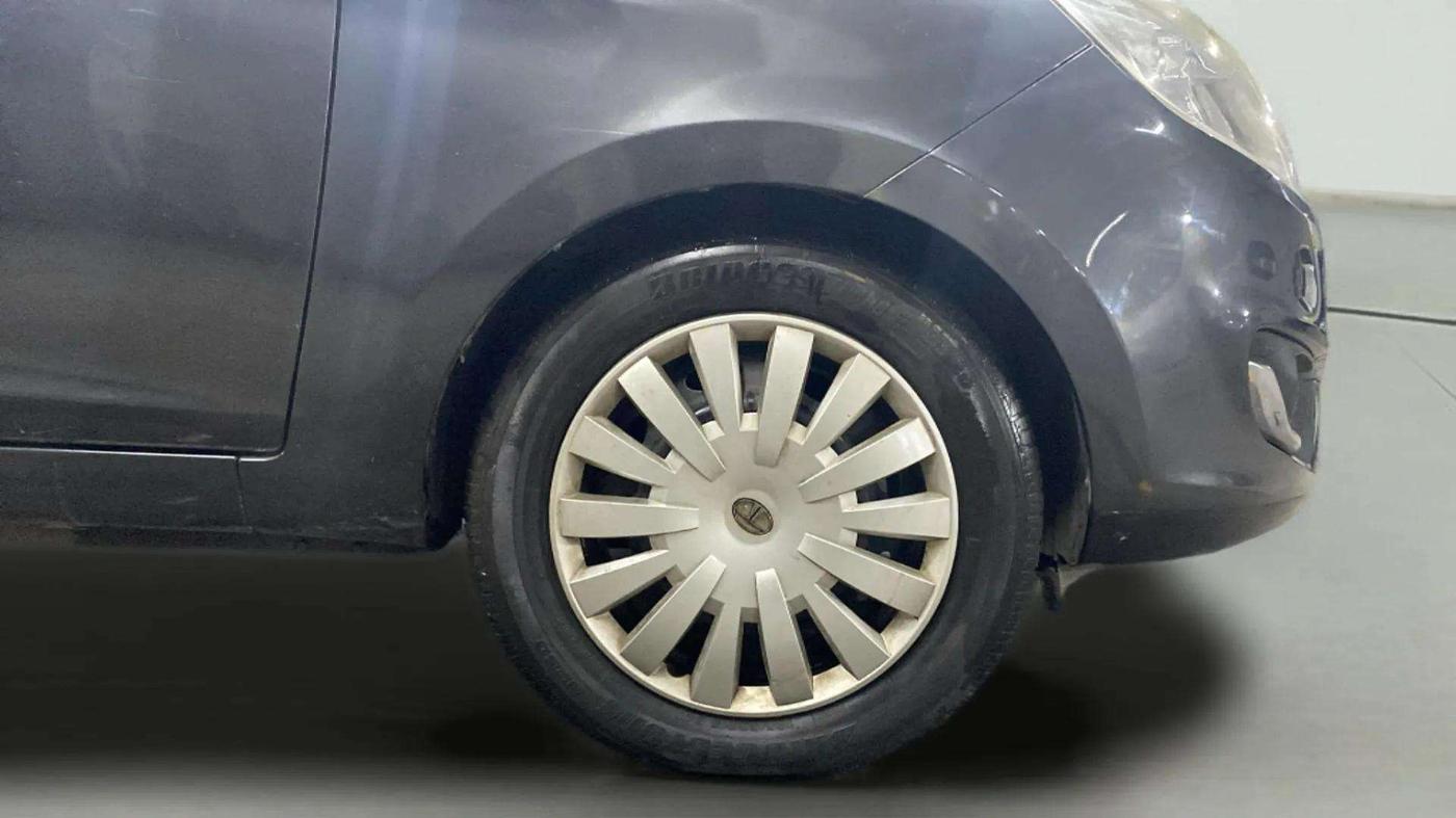 2015 Tata Zest XMS PETROL, Petrol, Manual, 8,901 km, Right Front Wheel