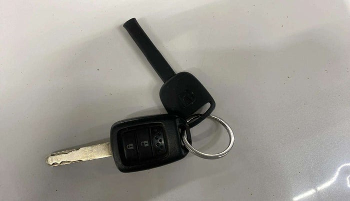 2019 Honda WR-V 1.2L I-VTEC VX MT, CNG, Manual, 44,412 km, Key Close Up
