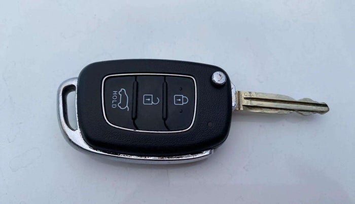 2021 Hyundai VENUE SX 1.0 TURBO IMT, Petrol, Manual, 83,954 km, Key Close Up