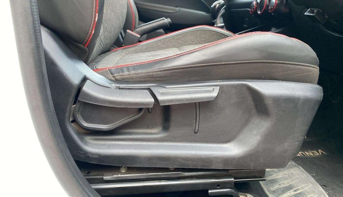 2021 Hyundai VENUE SX 1.0 TURBO IMT, Petrol, Manual, 83,954 km, Driver Side Adjustment Panel