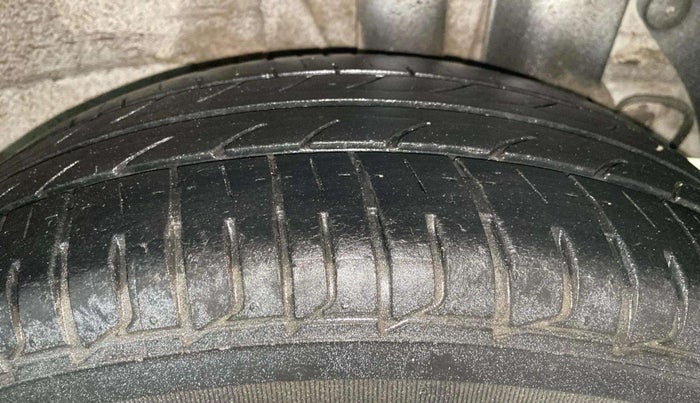 2015 Hyundai Elite i20 MAGNA 1.2, Petrol, Manual, 34,496 km, Left Rear Tyre Tread