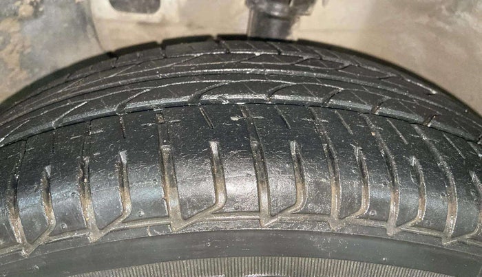 2015 Hyundai Elite i20 MAGNA 1.2, Petrol, Manual, 34,496 km, Left Front Tyre Tread