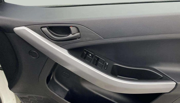 2022 Tata NEXON XM PLUS SUNROOF PETROL, Petrol, Manual, 27,101 km, Driver Side Door Panels Control