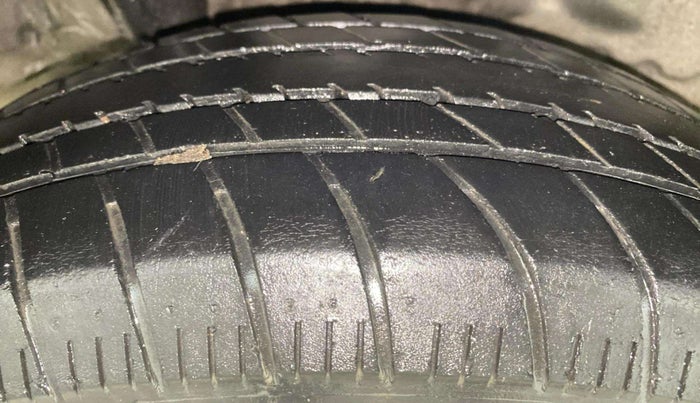 2014 Honda Amaze 1.2L I-VTEC E, Petrol, Manual, 1,23,339 km, Right Rear Tyre Tread