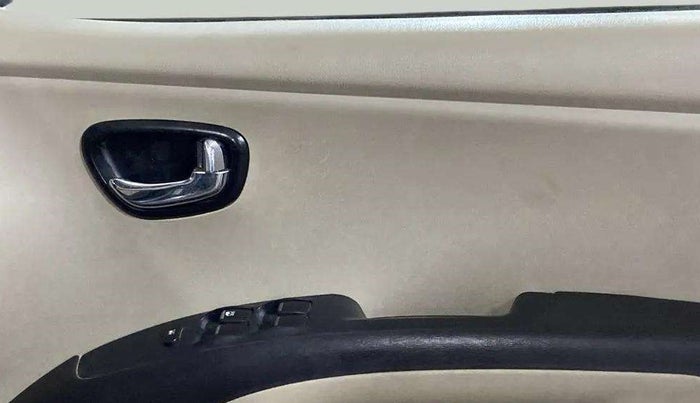 2015 Hyundai i10 SPORTZ 1.1, Petrol, Manual, 53,683 km, Driver Side Door Panels Control