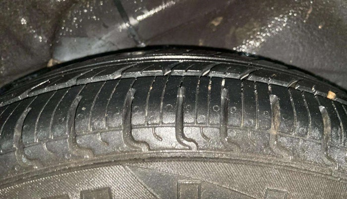 2015 Hyundai i10 SPORTZ 1.1, Petrol, Manual, 53,683 km, Left Rear Tyre Tread