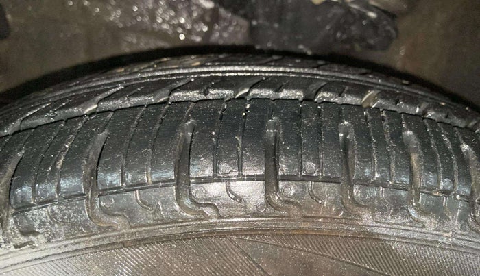 2015 Hyundai i10 SPORTZ 1.1, Petrol, Manual, 53,683 km, Left Front Tyre Tread
