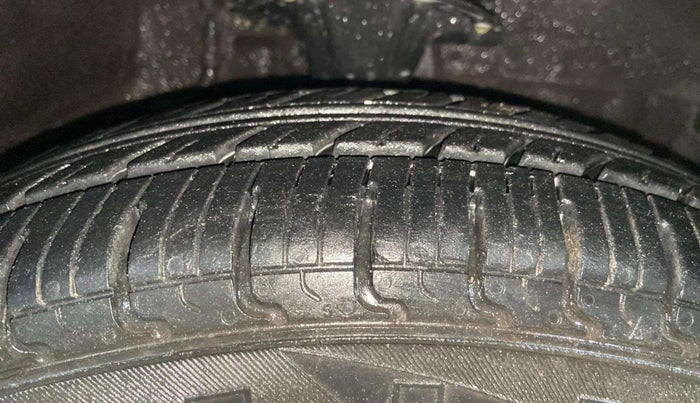2015 Hyundai i10 SPORTZ 1.1, Petrol, Manual, 53,683 km, Right Front Tyre Tread