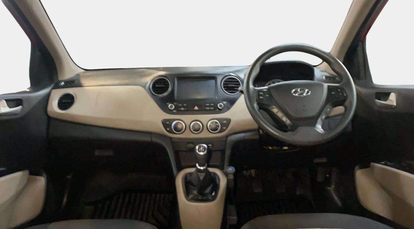 2017 Hyundai Grand i10 SPORTZ (O) 1.2 KAPPA VTVT, Petrol, Manual, 24,898 km, Dashboard