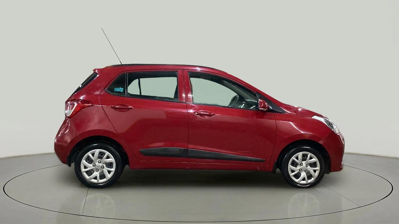 2017 Hyundai Grand i10 SPORTZ (O) 1.2 KAPPA VTVT, Petrol, Manual, 24,898 km, Right Side View