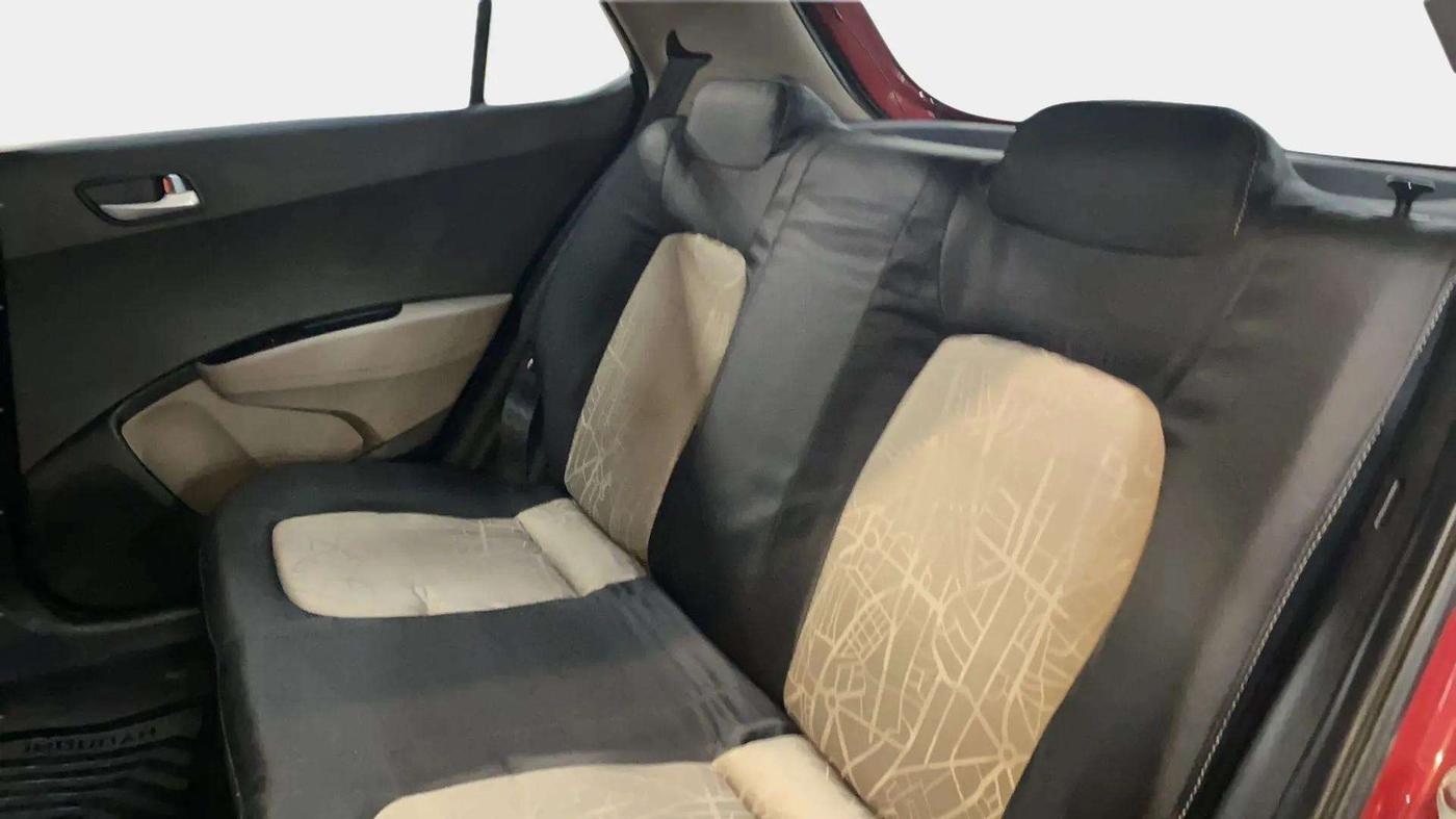 2017 Hyundai Grand i10 SPORTZ (O) 1.2 KAPPA VTVT, Petrol, Manual, 24,898 km, Right Side Rear Door Cabin