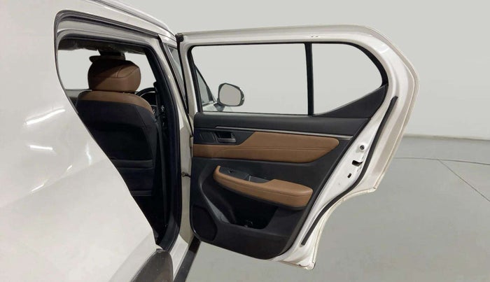 2023 Honda ELEVATE ZX MT, Petrol, Manual, 31,410 km, RHS Rear Door