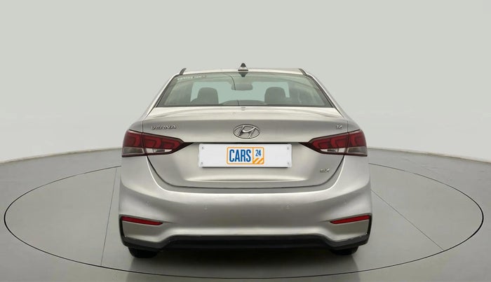2017 Hyundai Verna 1.6 VTVT SX, Petrol, Manual, 76,400 km, Back/Rear